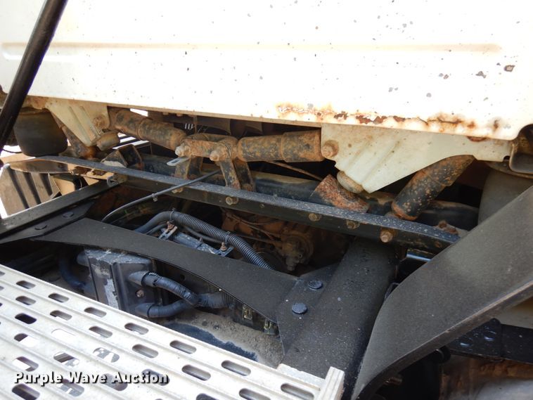 image for item IL9844 2000 Volvo VN Series  semi truck