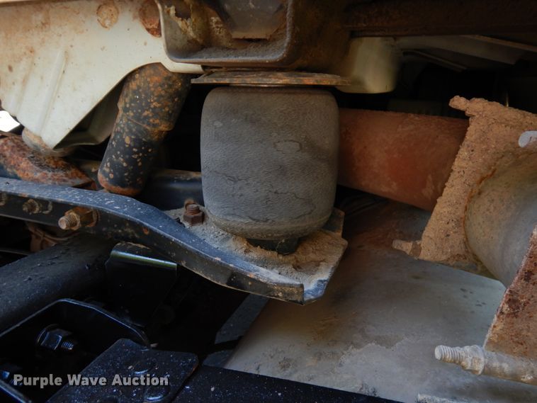 image for item IL9844 2000 Volvo VN Series  semi truck