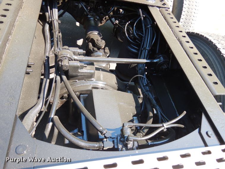 image for item IL9844 2000 Volvo VN Series  semi truck