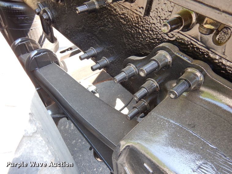 image for item IL9844 2000 Volvo VN Series  semi truck