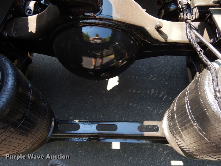 image for item IL9844 2000 Volvo VN Series  semi truck