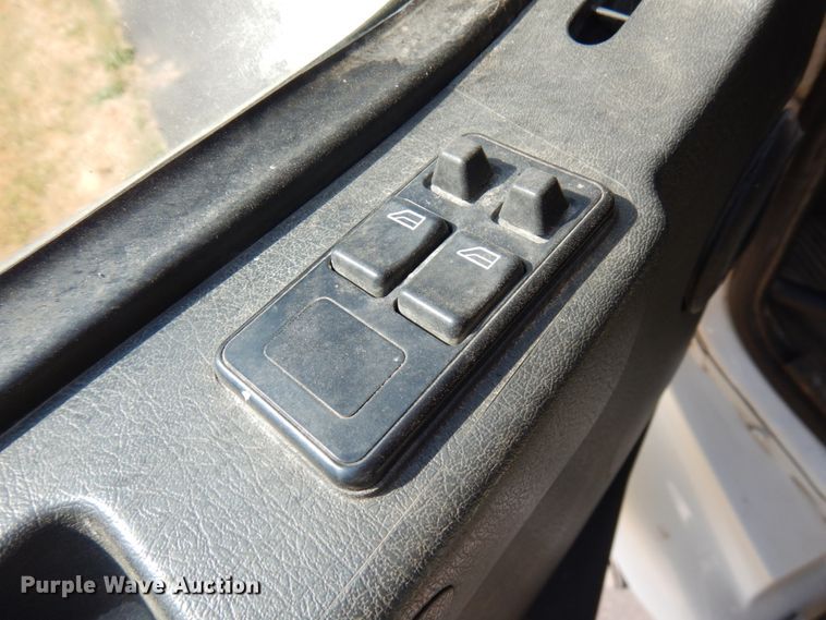 image for item IL9844 2000 Volvo VN Series  semi truck