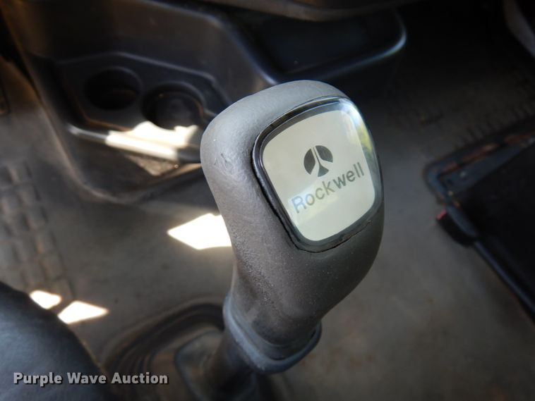 image for item IL9844 2000 Volvo VN Series  semi truck