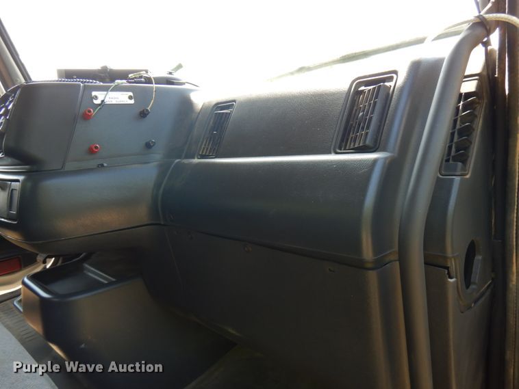 image for item IL9844 2000 Volvo VN Series  semi truck