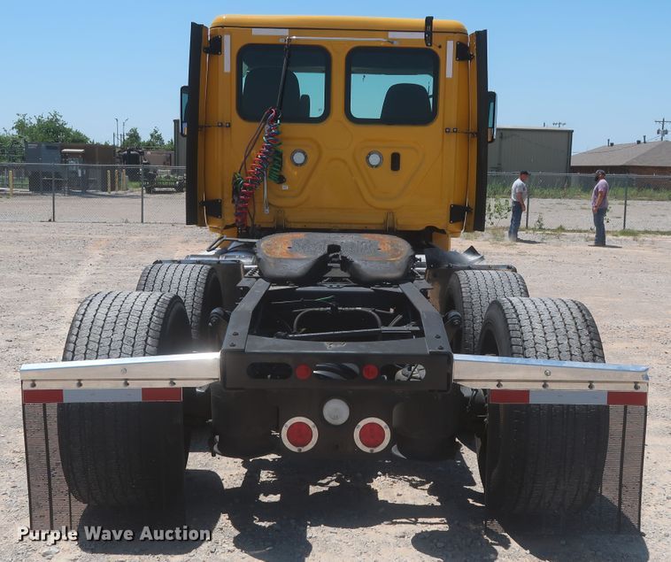 image for item IO9190 2018 Freightliner Cascadia 125  semi truck