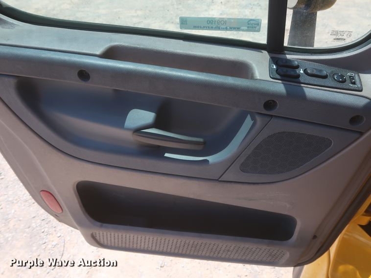 image for item IO9190 2018 Freightliner Cascadia 125  semi truck