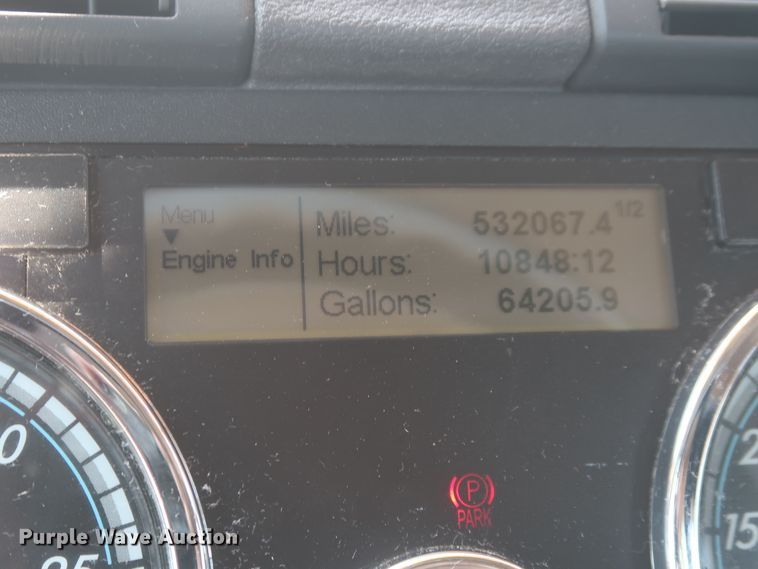 image for item IO9190 2018 Freightliner Cascadia 125  semi truck