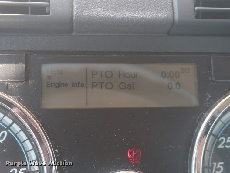 image for item IO9190 2018 Freightliner Cascadia 125  semi truck