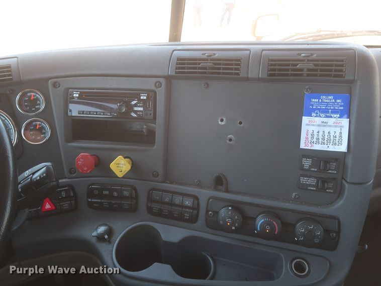 image for item IO9190 2018 Freightliner Cascadia 125  semi truck