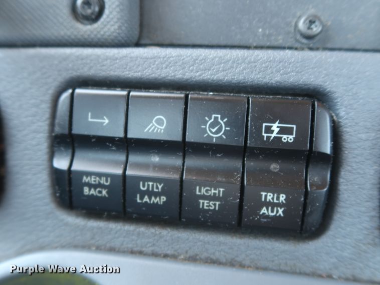 image for item IO9190 2018 Freightliner Cascadia 125  semi truck