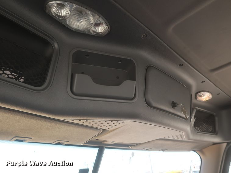 image for item IO9190 2018 Freightliner Cascadia 125  semi truck