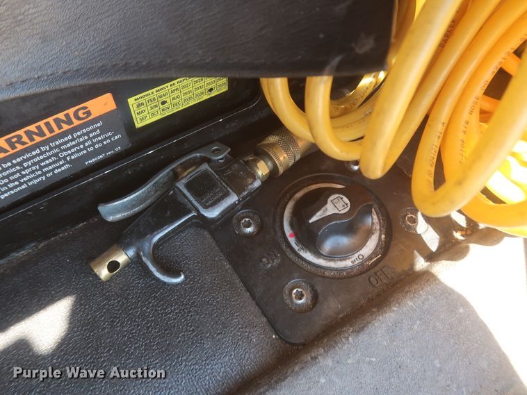 image for item IO9190 2018 Freightliner Cascadia 125  semi truck