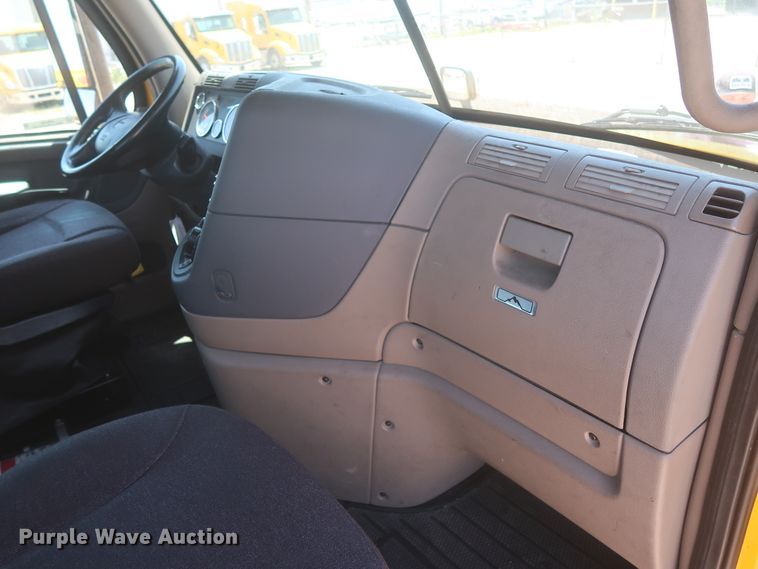 image for item IO9190 2018 Freightliner Cascadia 125  semi truck