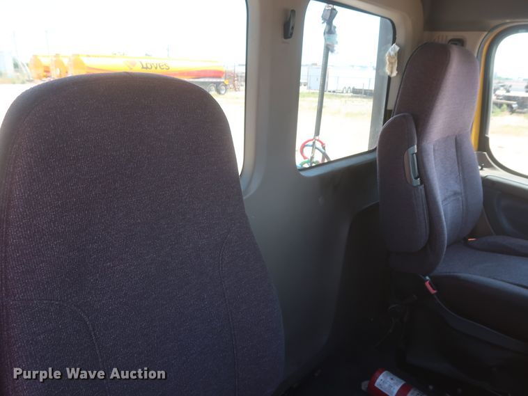 image for item IO9190 2018 Freightliner Cascadia 125  semi truck