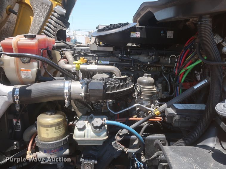 image for item IO9190 2018 Freightliner Cascadia 125  semi truck