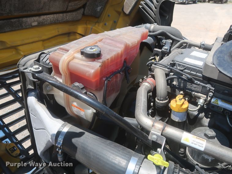 image for item IO9190 2018 Freightliner Cascadia 125  semi truck