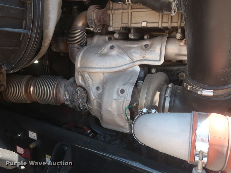 image for item IO9190 2018 Freightliner Cascadia 125  semi truck