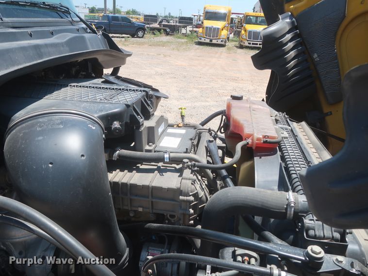 image for item IO9190 2018 Freightliner Cascadia 125  semi truck