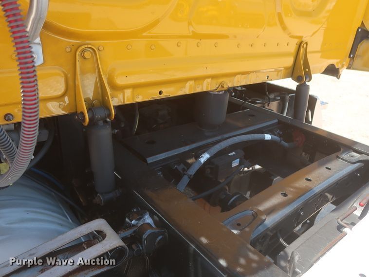 image for item IO9190 2018 Freightliner Cascadia 125  semi truck