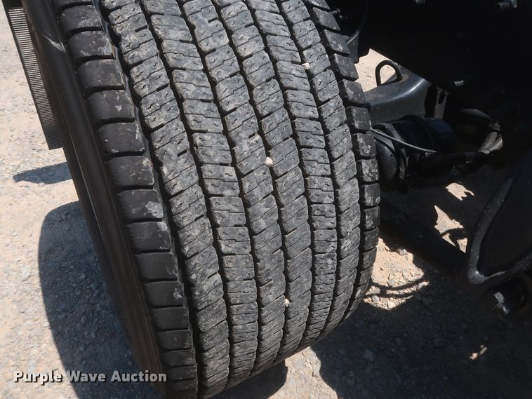 image for item IO9190 2018 Freightliner Cascadia 125  semi truck