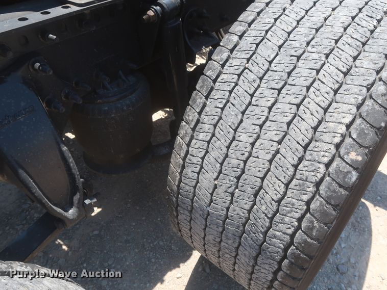 image for item IO9190 2018 Freightliner Cascadia 125  semi truck