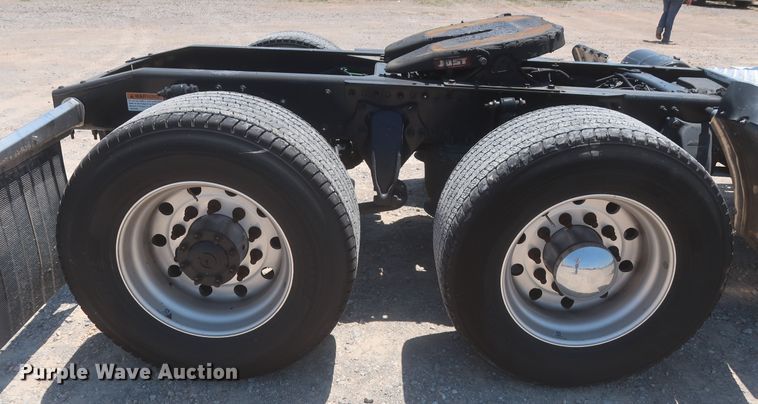 image for item IO9190 2018 Freightliner Cascadia 125  semi truck