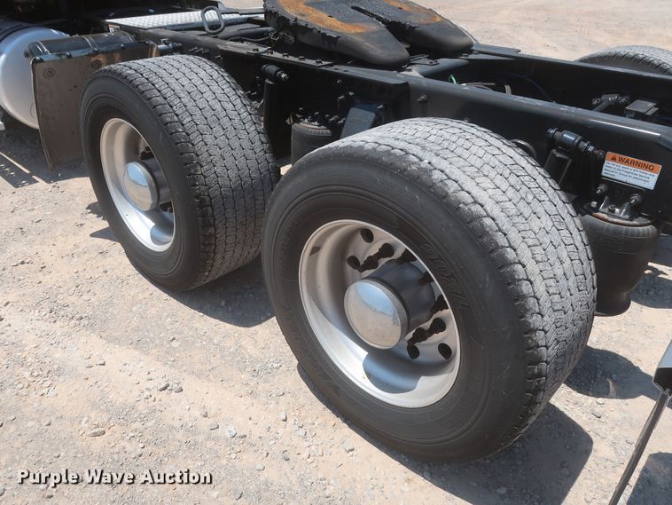 image for item IO9190 2018 Freightliner Cascadia 125  semi truck