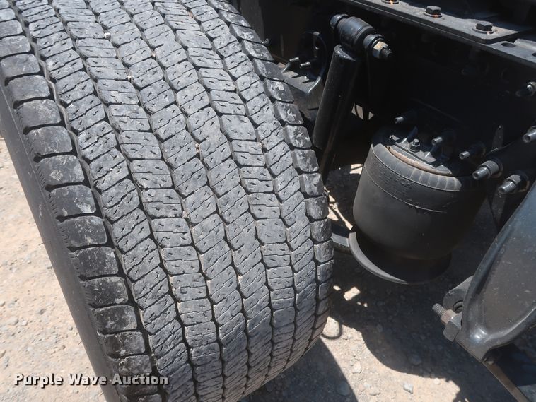 image for item IO9190 2018 Freightliner Cascadia 125  semi truck