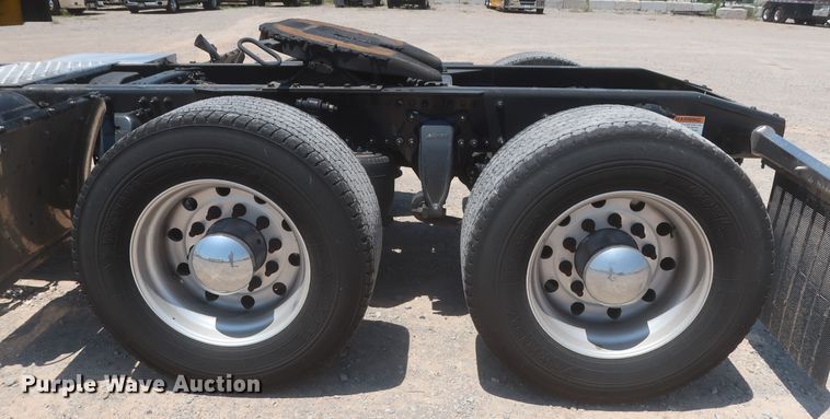 image for item IO9190 2018 Freightliner Cascadia 125  semi truck