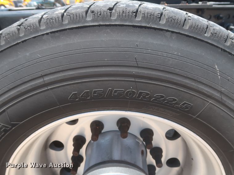 image for item IO9190 2018 Freightliner Cascadia 125  semi truck