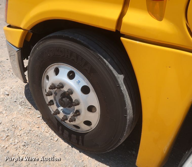 image for item IO9190 2018 Freightliner Cascadia 125  semi truck