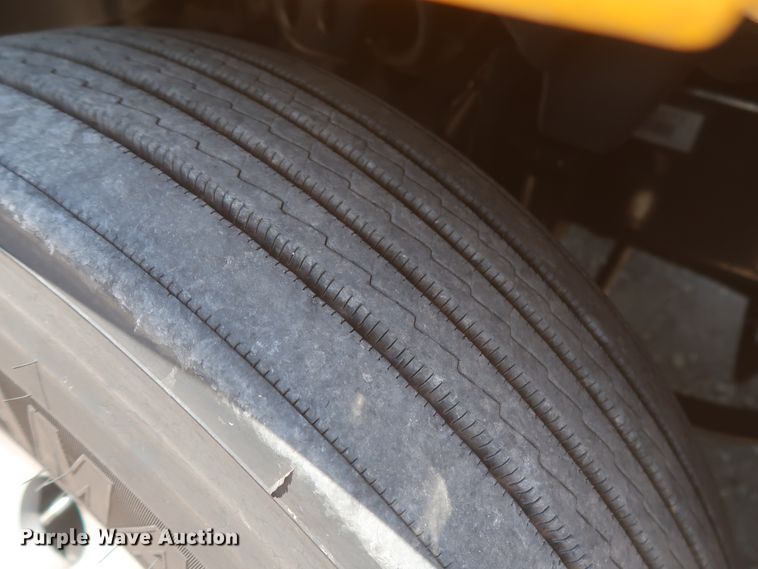 image for item IO9190 2018 Freightliner Cascadia 125  semi truck