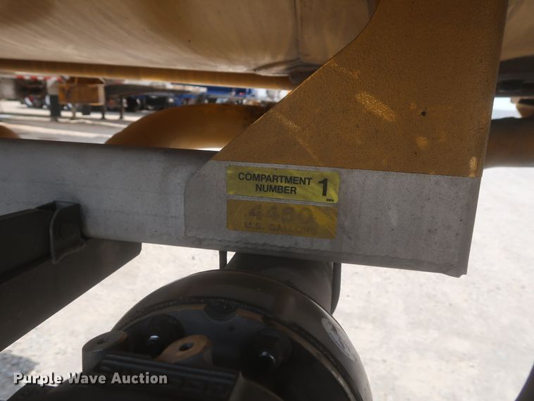 image for item IO9218 2010 Beall  tank trailer