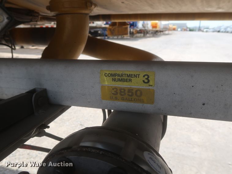 image for item IO9218 2010 Beall  tank trailer