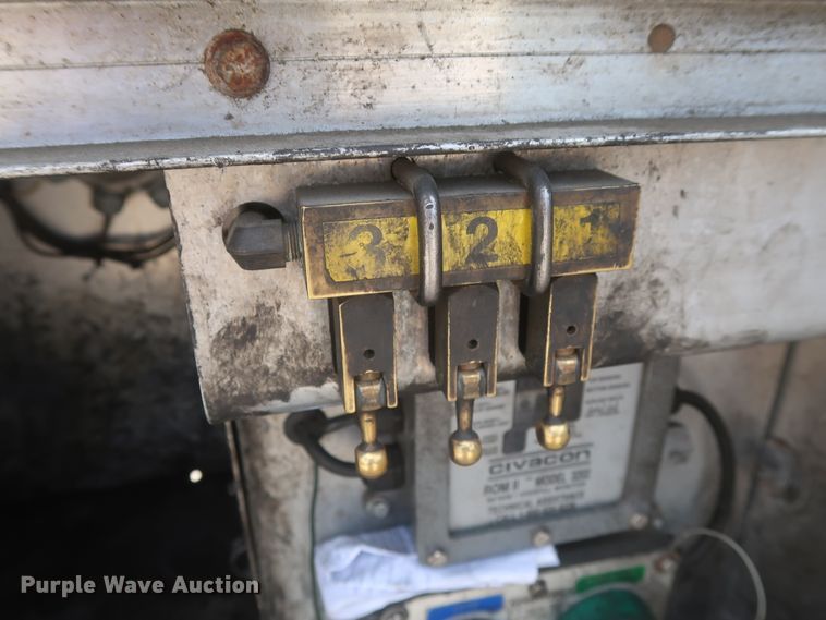 image for item IO9218 2010 Beall  tank trailer