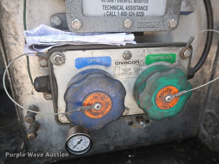 image for item IO9218 2010 Beall  tank trailer