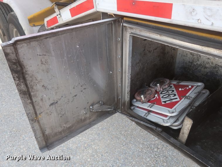 image for item IO9218 2010 Beall  tank trailer