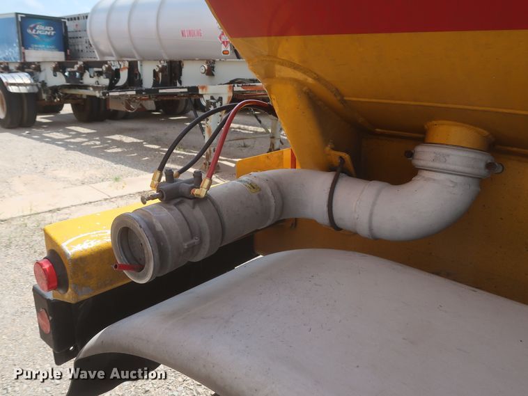 image for item IO9218 2010 Beall  tank trailer