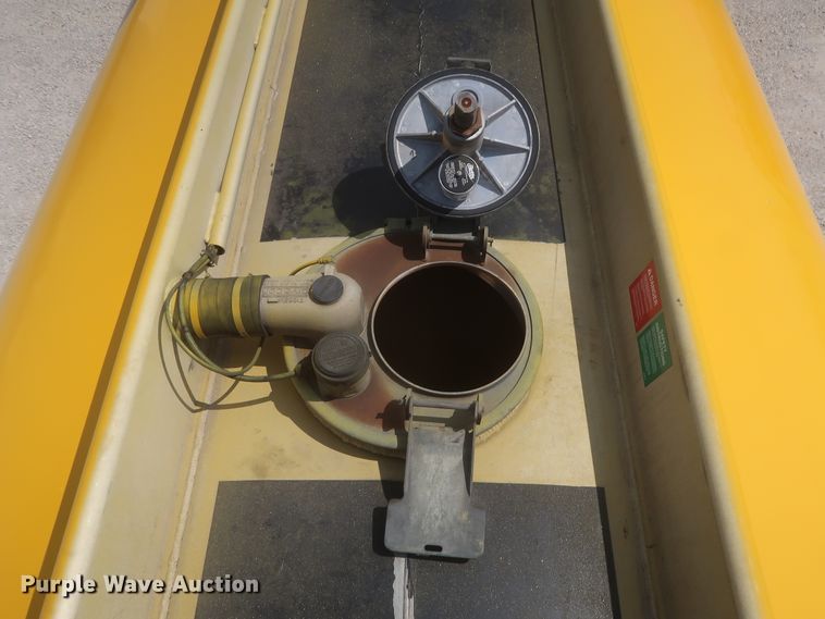 image for item IO9218 2010 Beall  tank trailer