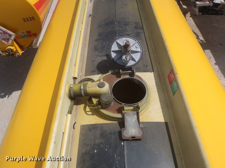 image for item IO9218 2010 Beall  tank trailer