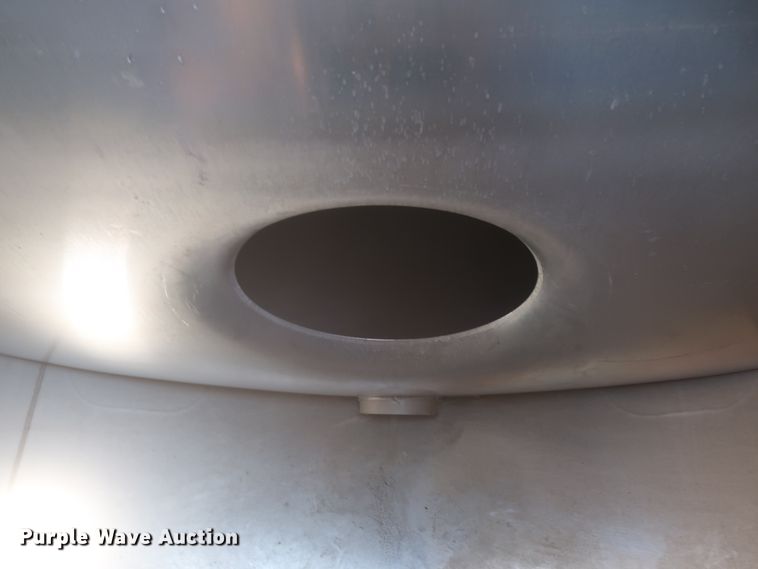 image for item IO9218 2010 Beall  tank trailer