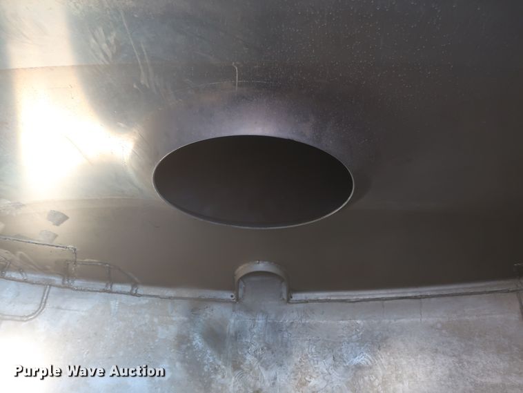 image for item IO9218 2010 Beall  tank trailer