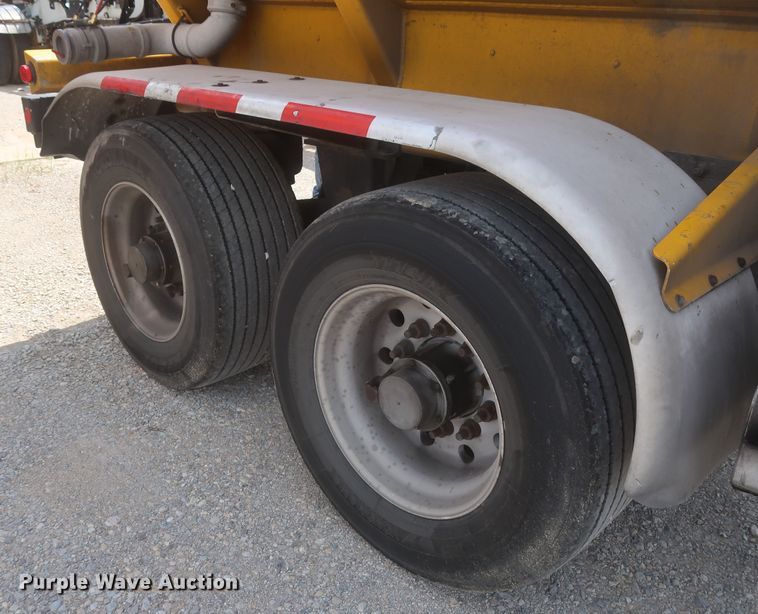 image for item IO9218 2010 Beall  tank trailer