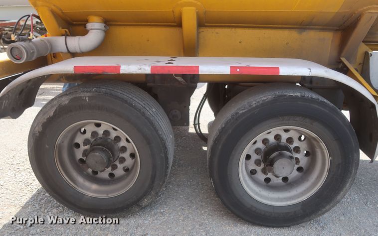 image for item IO9218 2010 Beall  tank trailer