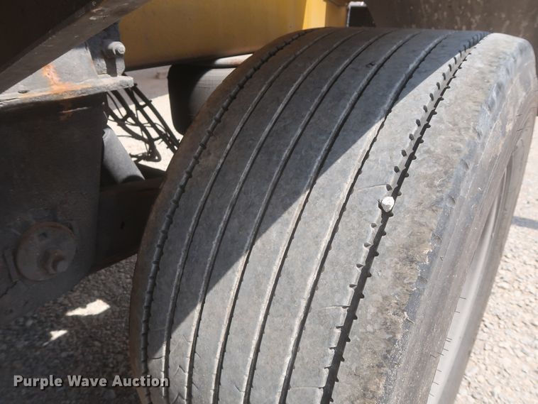 image for item IO9218 2010 Beall  tank trailer