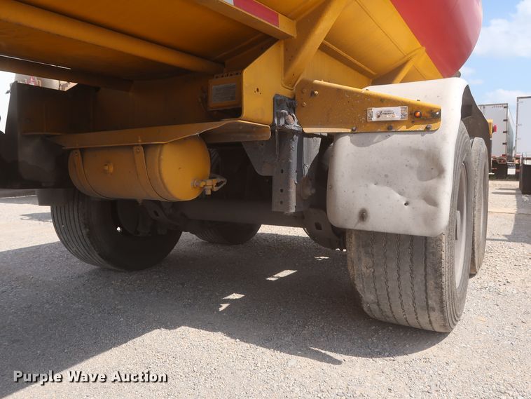 image for item IO9218 2010 Beall  tank trailer