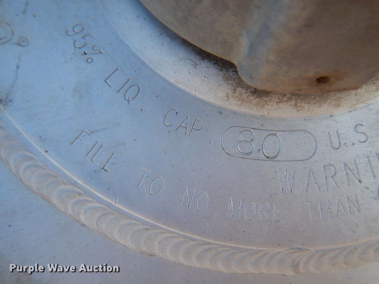 image for item IQ9673 2011 Freightliner Cascadia  semi truck