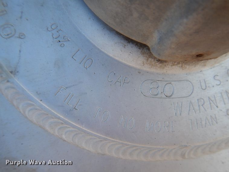 image for item IQ9673 2011 Freightliner Cascadia  semi truck