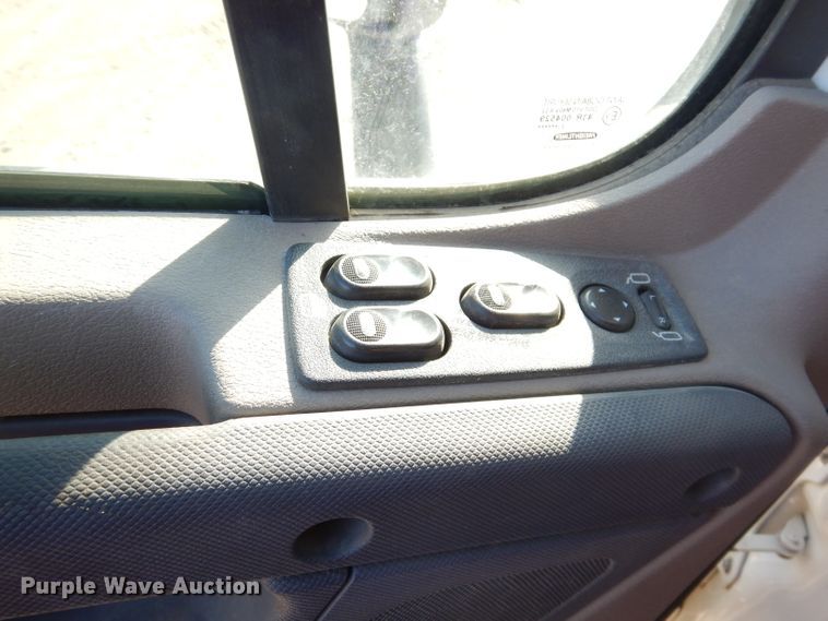 image for item IQ9673 2011 Freightliner Cascadia  semi truck