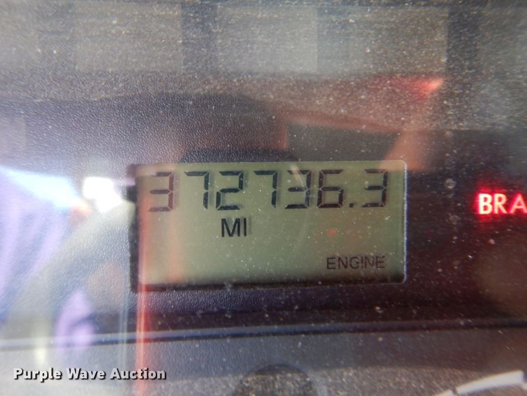 image for item IQ9673 2011 Freightliner Cascadia  semi truck